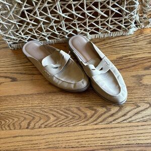 Cynthia Rowley Beige Loafers slide closed toe nude Prescott faux leather 10 M